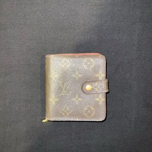 LV compact monogram wallet!
